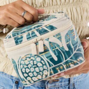 Cabin Crew Kit Holomua Harding   NWT